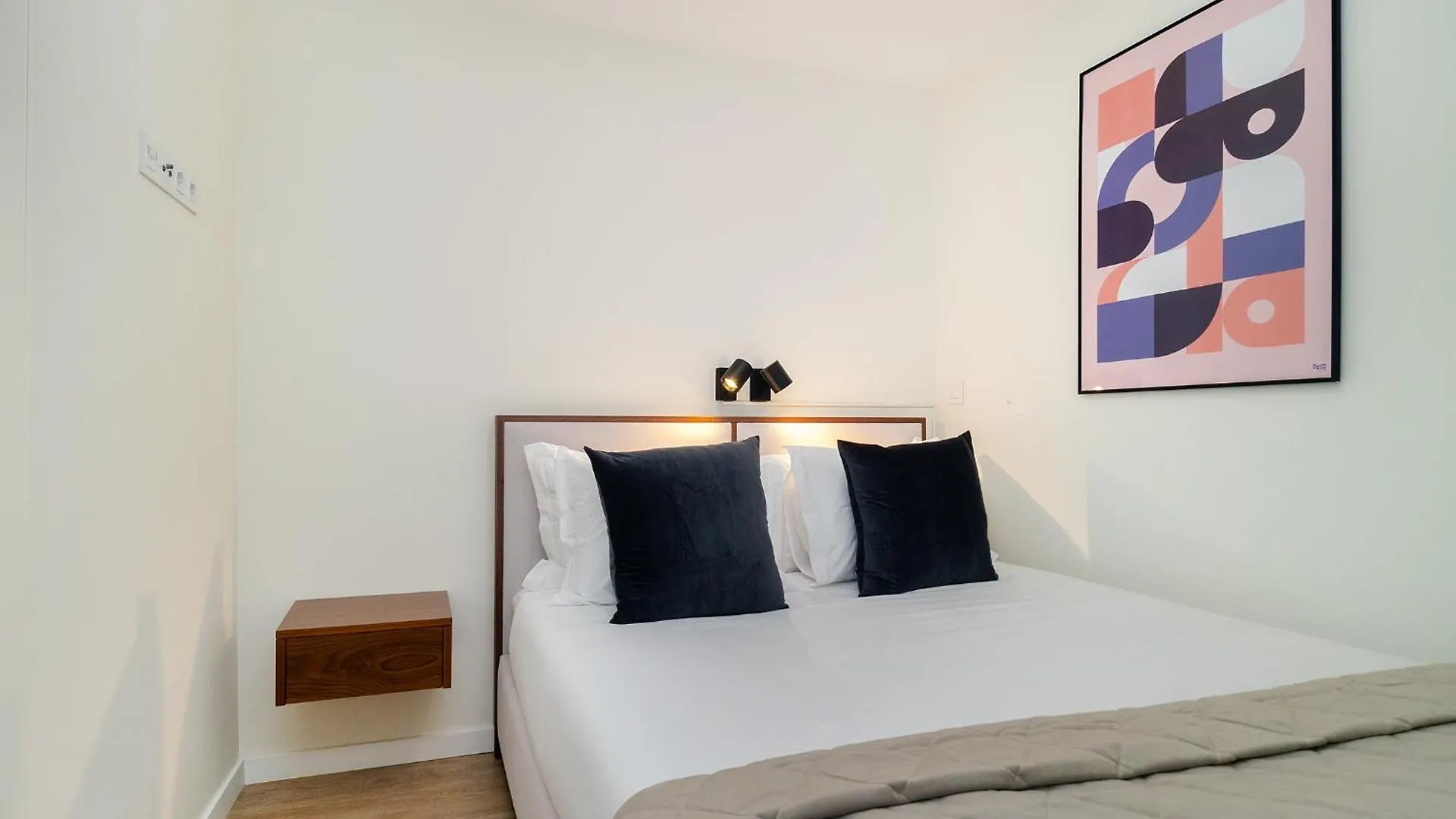 Whome Explore Lisbon From A Cozy Base In Alfama Apartment