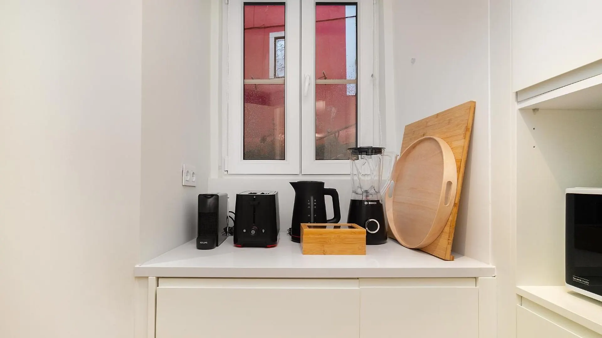 Whome Explore Lisbon From A Cozy Base In Alfama Apartment