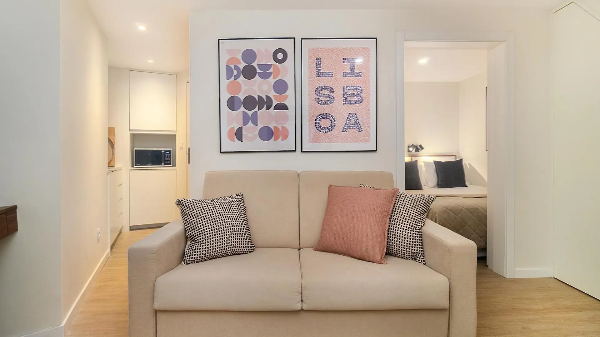Whome Explore Lisbon From A Cozy Base In Alfama Apartment