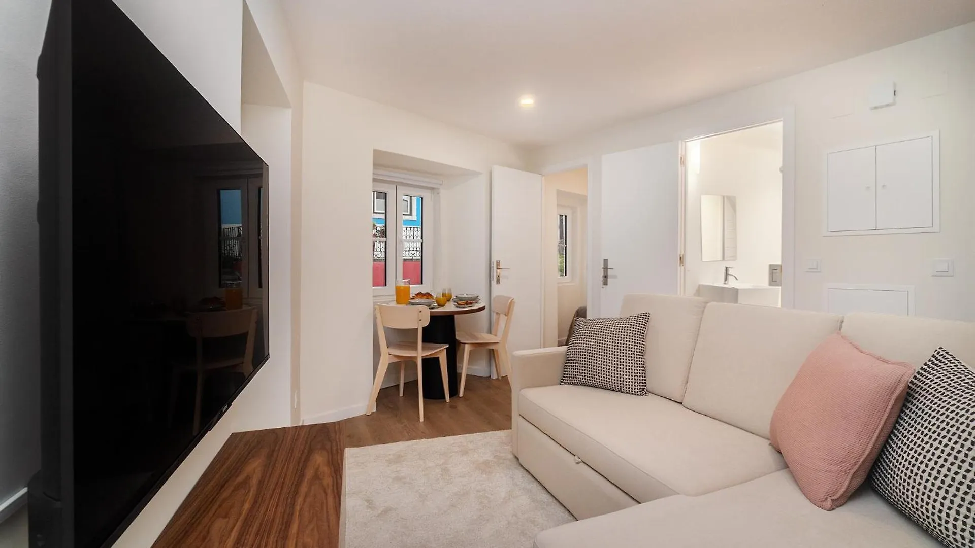 Whome Explore Lisbon From A Cozy Base In Alfama