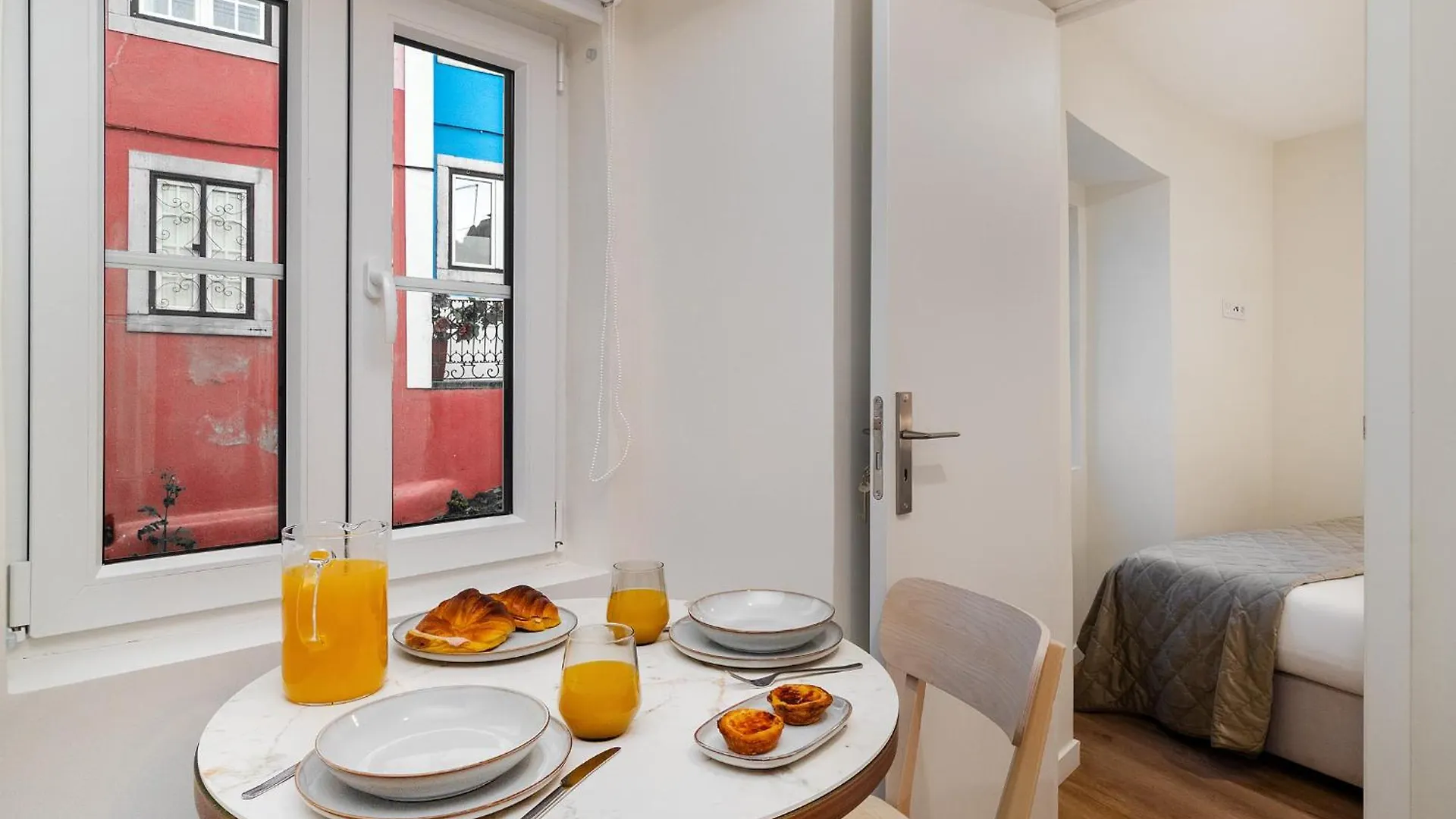 Whome Explore Lisbon From A Cozy Base In Alfama Apartment