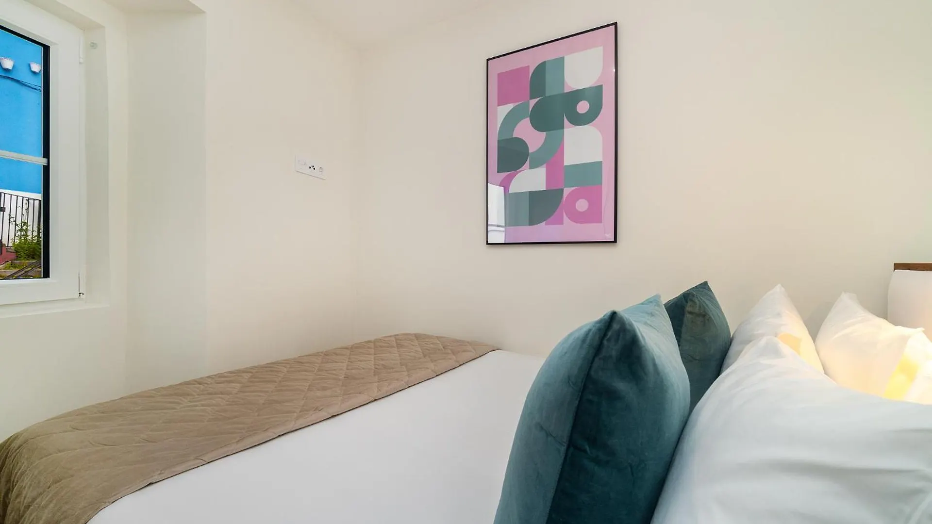 Whome Explore Lisbon From A Cozy Base In Alfama
