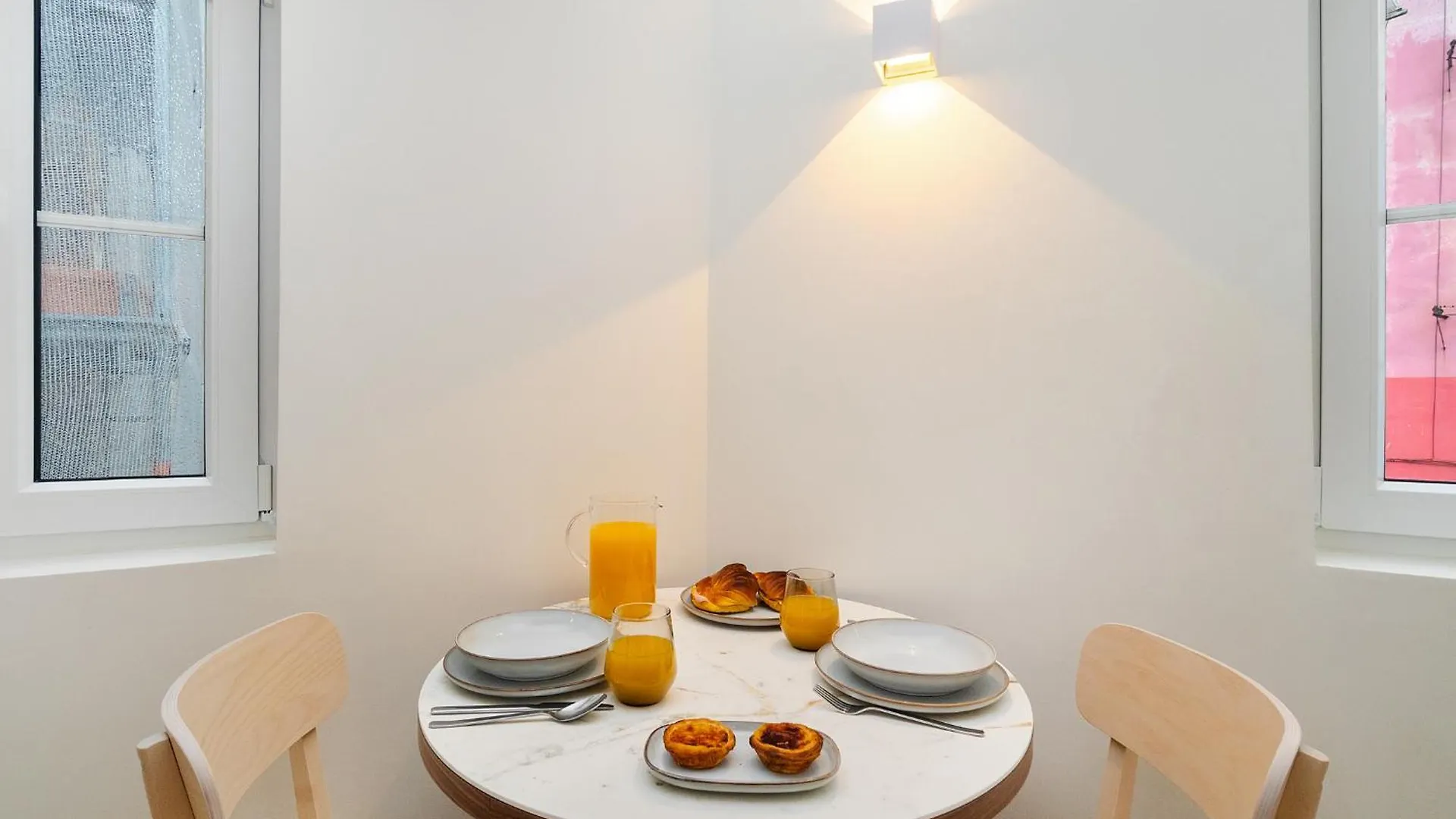 Whome Explore Lisbon From A Cozy Base In Alfama Portogallo