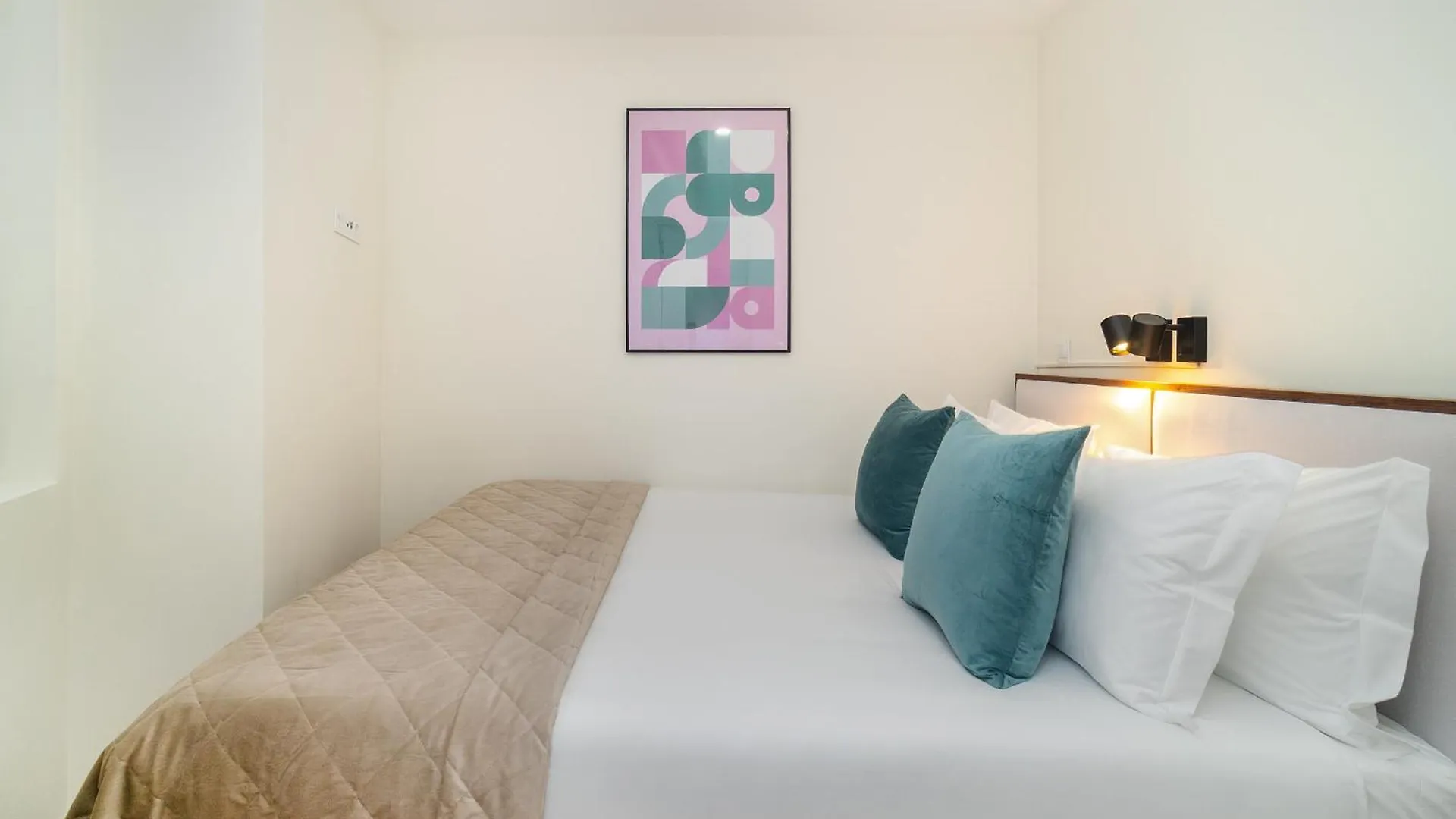 Whome Explore Lisbon From A Cozy Base In Alfama Portogallo