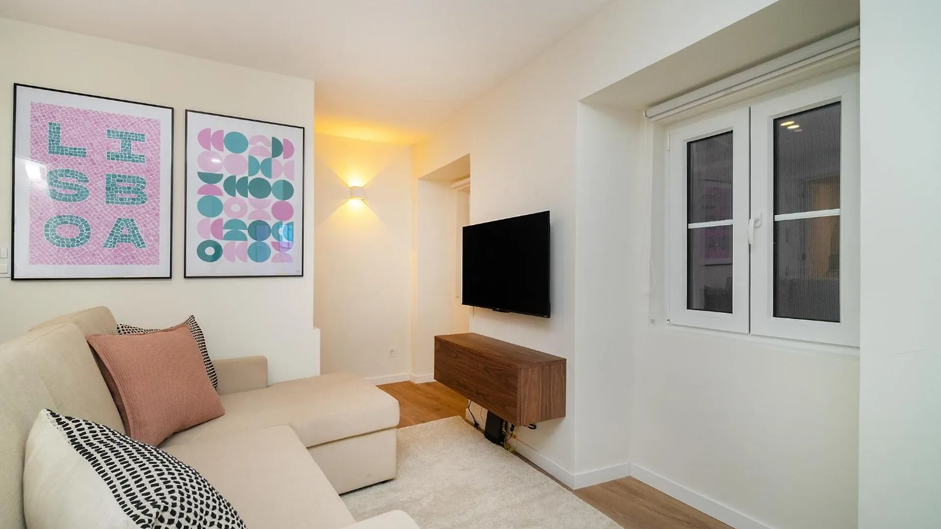 Whome Explore Lisbon From A Cozy Base In Alfama location
